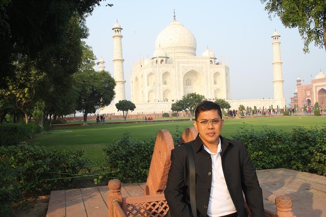 Same Day Taj Mahal & Agra Fort Tours ( Delhi- Agra-Delhi ) - Lunch at an air-conditioned restaurant that keeps the day moving