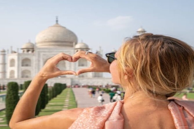 Same Day Taj Mahal and Agra Fort Tour from Delhi By Car - Comfort and extras: bottled water, coffee, and an A/C ride