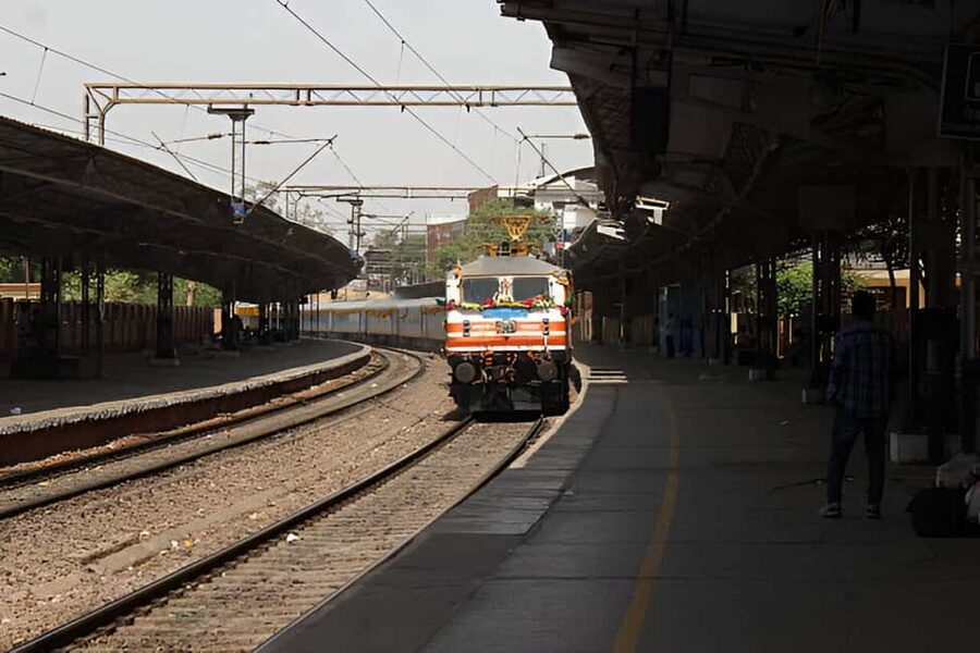 Same Day Taj Mahal Tour from Delhi by Gatimaan Express Train - Taj Mahal time with guided context (not just photos)
