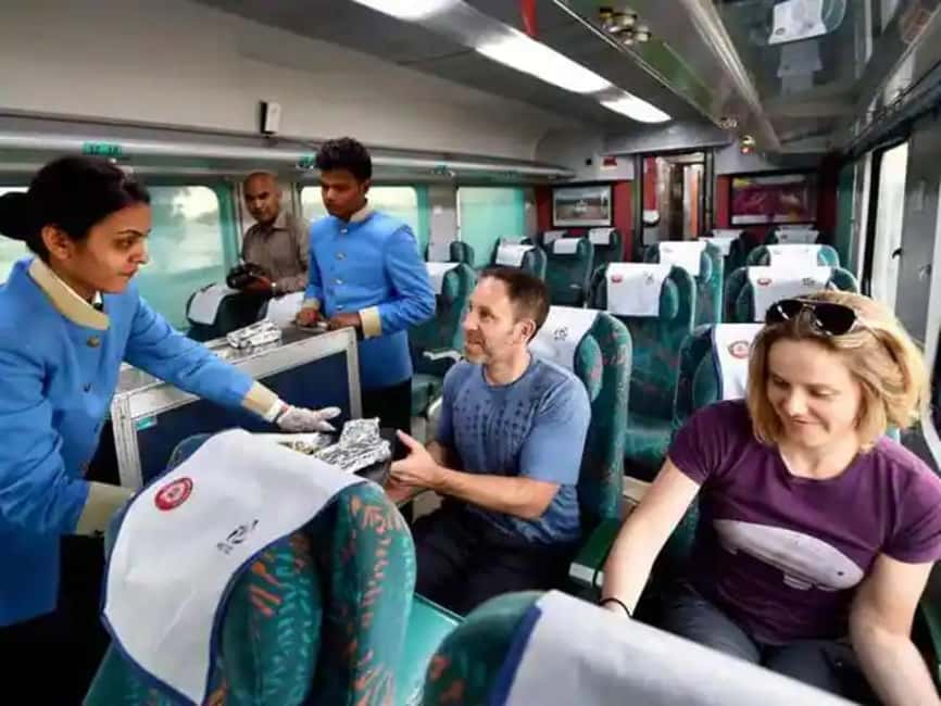 Same Day Taj Mahal Tour from Delhi by Gatimaan Express Train - Meals on the day: a smart expectation check