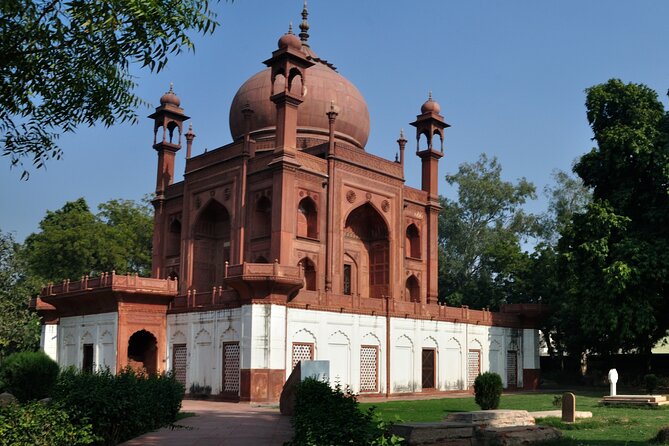 "SAME DAY" The City of Taj mahals Tour "The Taj...The Baby Taj and The Red Taj" - Yogesh Sharma (Yogi) and how the storytelling changes the day
