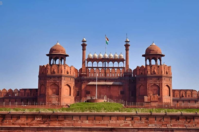 Skip-the-Line Guided Tour of Delhi's Iconic Red Fort - Chatta Chowk: where royalty and commerce met
