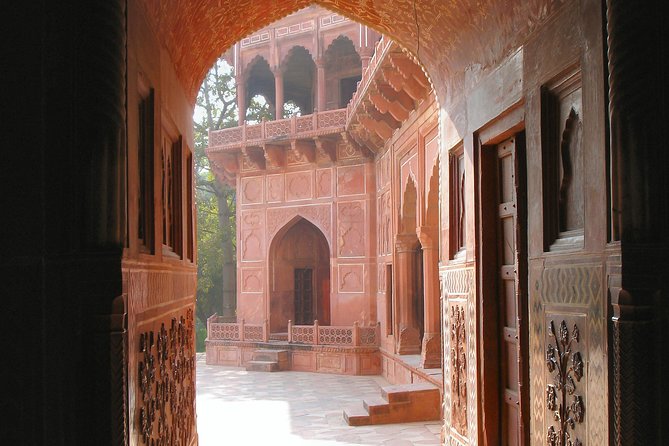 Skip The Line: Taj Mahal Sunrise Tour from - Delhi (All-Inclusive) - Agra Fort: the second UNESCO stop that adds variety