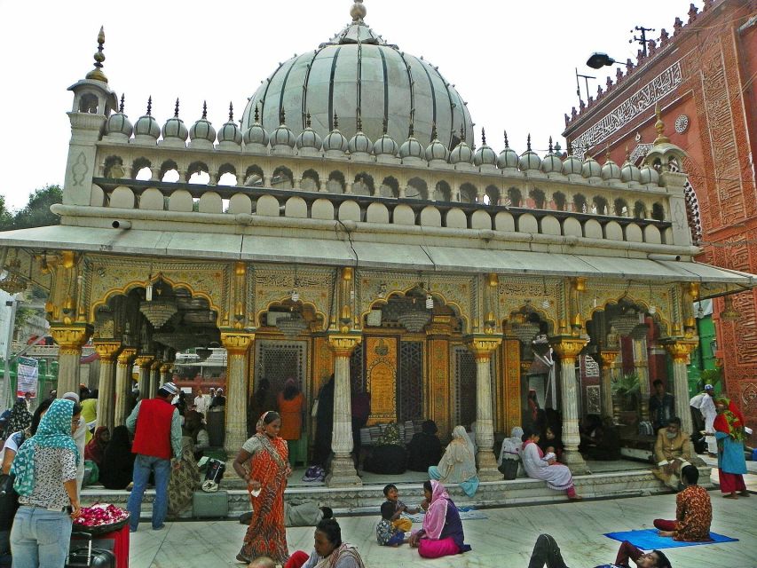 South Delhi: 3.5-Hour Private Bike Tour with Masala Dosa - South Delhi by bike: where street life meets landmark history