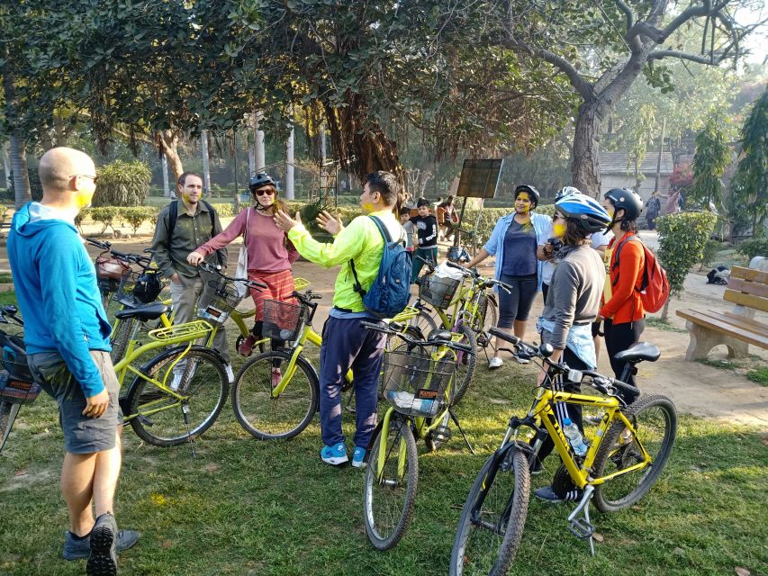South Delhi: 3.5-Hour Private Bike Tour with Masala Dosa - Hazrat Nizamuddin Dargah: more than a stop on a map