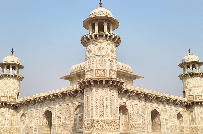 Sunrise Taj Mahal Private Tour from Delhi - Agra Fort right after the Taj: a very different kind of wow