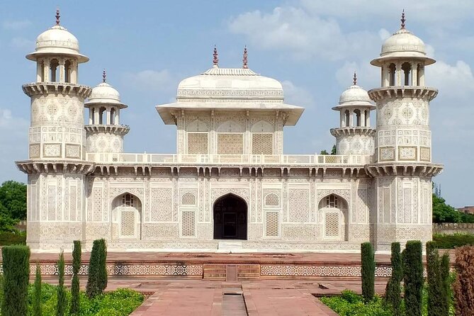 Taj Mahal,Agra fort and Baby Taj tour from Delhi by Express train - Handicrafts after the monuments: marble inlay, carpets, jewelry