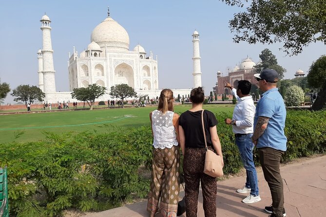 Taj Mahal, Agra Fort & Baby Taj Tour from Delhi - All Inclusive - Lunch at a 5-star hotel in Agra: planned rest, less decision fatigue