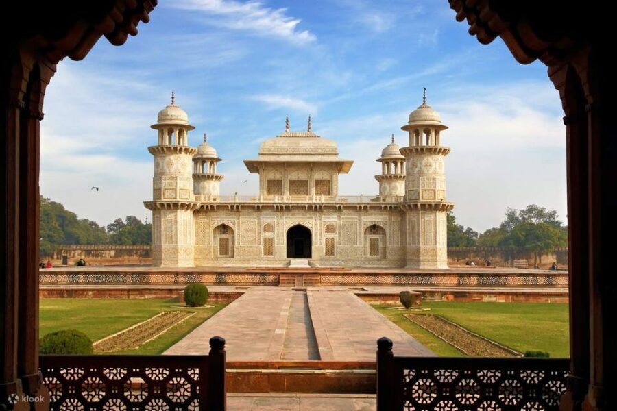 Taj Mahal, Agra Fort Day Tour with Transfers - From Delhi to Agra by Yamuna Expressway: how the day actually starts