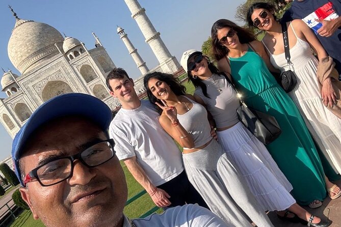 Taj Mahal & Agra Private Trip by Car from Delhi with 5 Star Meal - Agra Fort: Akbar’s project in a focused one-hour visit