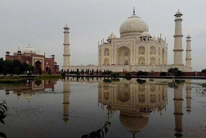 Taj Mahal And Fathepur Sikri - Group size up to 10: better than solo, but still social