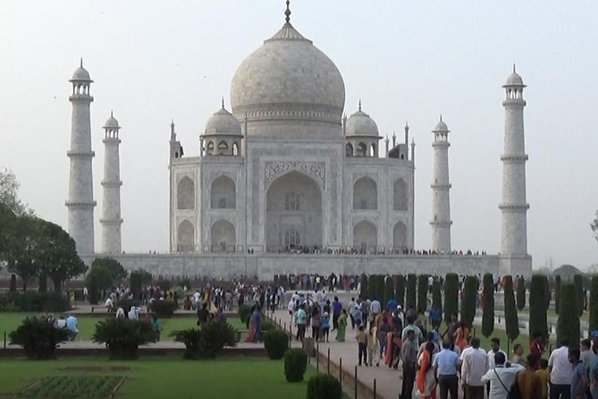 Taj Mahal by Superfast Train Gatimaan Express - Price and value: what $145 covers