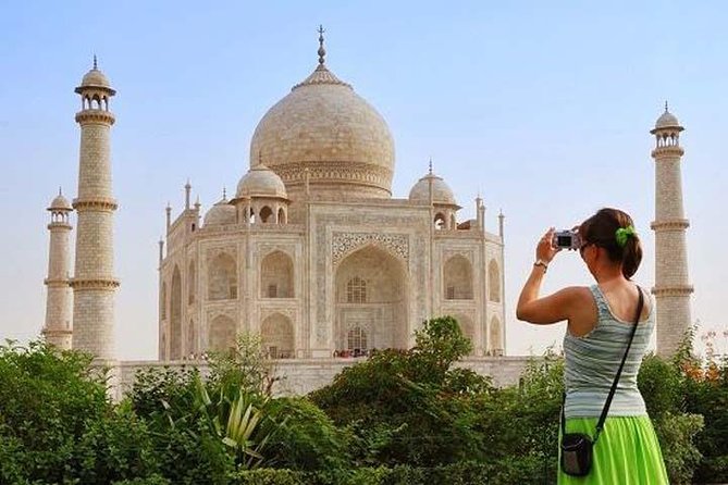 Taj Mahal Private Day Tour by Car with Guide - Comfort and service: chauffeur, bottled water, and the guide’s role