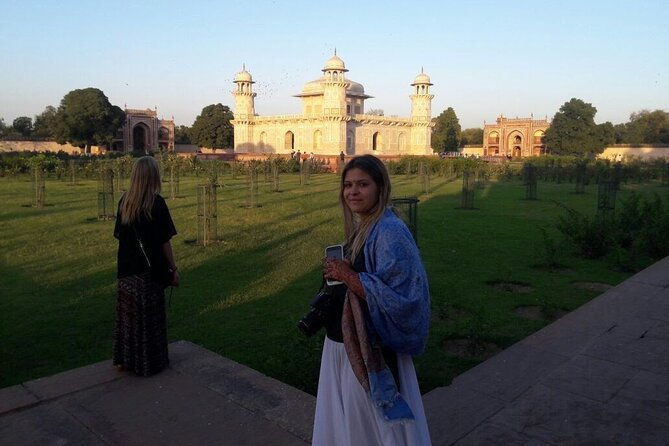 Taj Mahal Same Day Tour by Fast Track to the Taj - Agra Fort: Red Sandstone Power Base Without the Head-Scratching