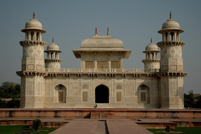 Taj Mahal Sunrise Tour from New Delhi - Agra Fort at 9:00 AM: the Mughal power switch