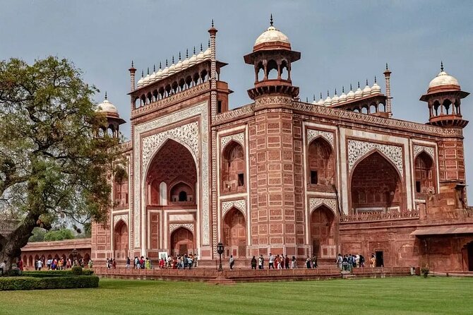 Taj Mahal Tour by India's Fastest Train from Delhi - Private air-conditioned car in Agra: the comfort factor you’ll notice
