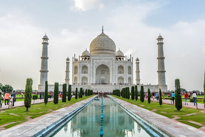 Taj Mahal Tour from Delhi by Superfast Train- Ultimate Experience - The Taj Mahal visit: a guided flow that keeps you from losing time