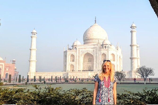 Taj Mahal Tour From Delhi with Tickets : Private Tour - Lunch at DoubleTree by Hilton Agra: Best When You Choose the All-Inclusive Option