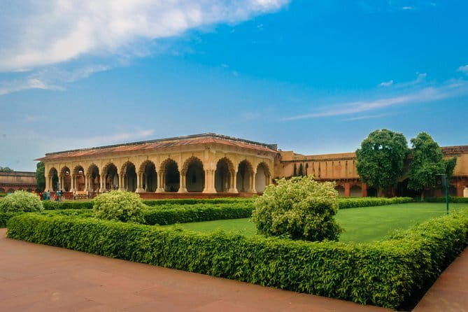 Tajmahal Tour - Agra Fort in two hours: choose your priorities, wear comfy shoes