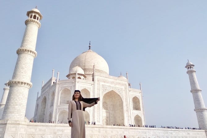 Tajmahal Tour - The guide and driver setup: when service is the difference-maker