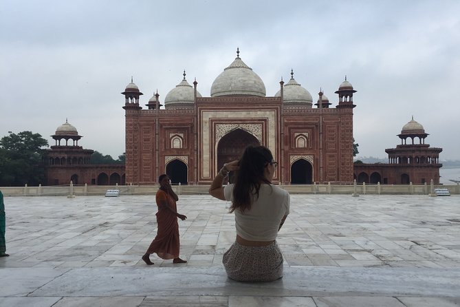 Tajmahal Tour with Heritage walk - Day tour to Agra (All Inclusive) - Kinari Bazaar and the Old City markets: where the day really comes alive