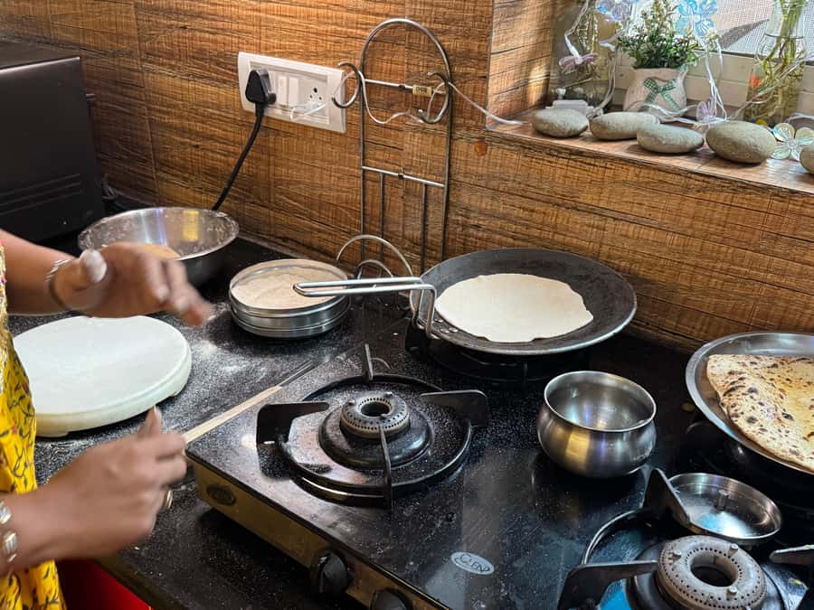 Talk & Enjoy with Delhi locals at their home while Cooking - Finding Roopak and Nidhi’s home in Dwarka (and keeping logistics painless)