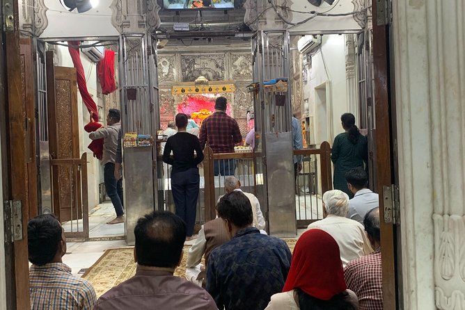 Temple Tour-where you Eat, Learn how to Pray and Love. - Gurudwara Rakab Ganj: The Free Community Kitchen Experience