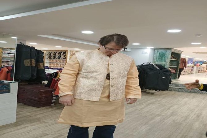 The Fabric Trail: Textile & Tailoring Tour with Expert Guide - Khari Baoli: spice and tea market break that keeps the tour human