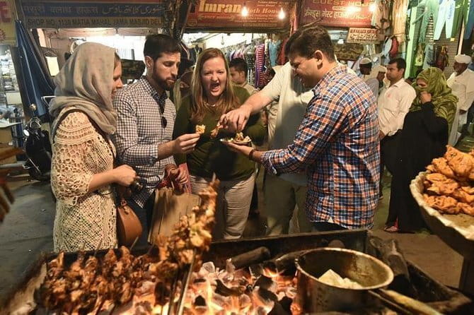 Tour a Nueva y Vieja Delhi Con Guía en Idioma Español - Getting oriented with Spanish guidance and smart pickup