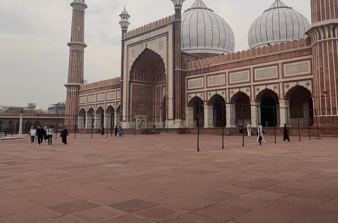 Tour to Old Delhi with Guide and Pickup - Food Included: Jalebi, Chole Bhature, Lassi, and More