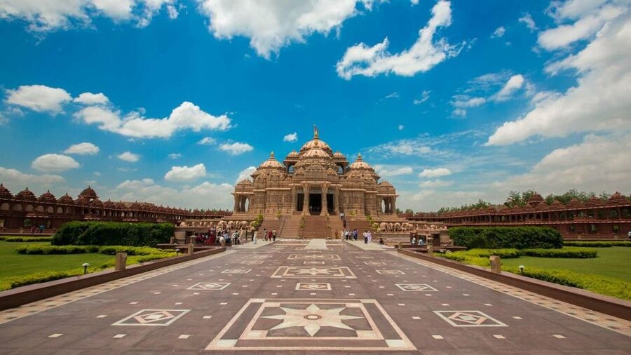 Tour To Swaminarayan Akshardham Guide & Delhi Transfers - Why Swaminarayan Akshardham at night feels different